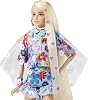 Muñeca Barbie Extra y Accesorios con Cabello Rubio Extra Largo Usando Conjunto Floral y Poncho con Conejito Mascota 6