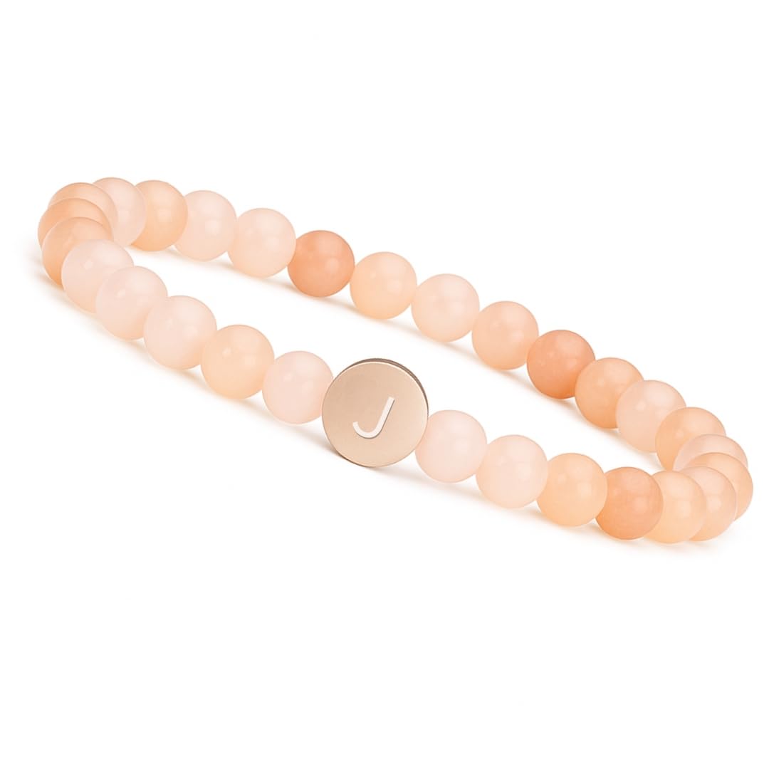GD GOOD.designs Armband mit Buchstaben | Personalisiertes Damen Perlenarmband mit Sonnenstein Natursteinperlen und 18K rosé vergoldeter Buchstabenperle