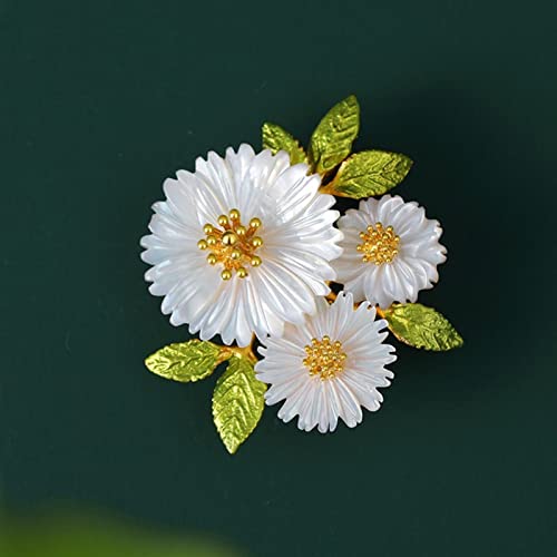 Broche fleur marguerite pour fixer un décolleté de robe élégant - 4