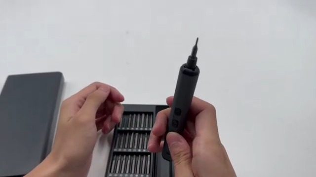 Cacciavite Elettrico 68 In 1 - Precisione Con 64 Bit Magnetici, Luce LED, Ricarica USB-C - Foto 5