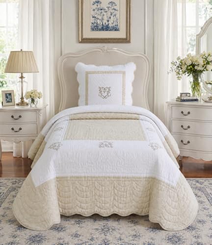 Fanny & Céline Couvre-lit Boutis en Coton 180x240 cm avec Taie 65x65 cm – Élégance Française, Matelassage Raffiné, Finition Brodée, Teinte Ivoire –...