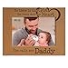 Produktbild KATE POSH So There is This Girl, She Kinda Stole My Heart, She Calls me Daddy, Holz-Bilderrahmen, natürlich graviert, für Vater, Tochter, Geschenk, Vatertag, New Baby, New Dad (10 x 15 cm)