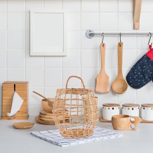 Cesta tejida de ratán hecha a mano en tono beige para una cocina organizada y sofisticada 5