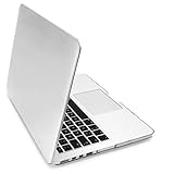 UMFASSENDER SCHUTZ - Ihr Laptop wird vor Staub, Kratzern und Stößen geschützt, wobei sein einzigartiger Look nicht verloren geht. Das Apple Logo scheint durch die durchsichtige Schale hindurch. Die Lüftung Ihres MacBooks ist durch Aussparungen an der Unterseite gewährleistet.