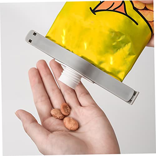 3Pcs Food Storage Sealing Clips with Pour Spouts Strong Clamp for Food Preservation for Snacks Pet Food and Cereal Bags Moisture and Dust Protection