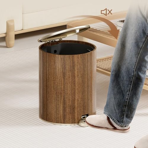 Corbeille à déchets pour salle de bain compacte et propre