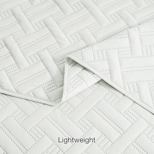 Image of BSB HOME 100% Cotton Ultrasonic 280 Tc Solid King Size Quilted Bed Cover /Bedspread /Rajaai with 2 Pillow Case, (Luxurious, Pure White, 90X100 Inches, 254X228 cm)
