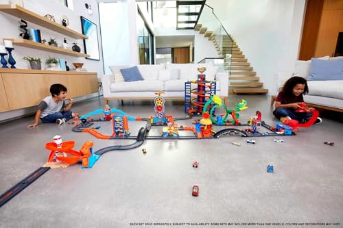 Hot Wheels: Paquete de pistas 10 piezas con puente y vehículo 1:64