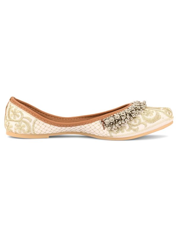 Image of Flat Footwear /Mojari /Punjabi Jutti /Bellies for Women - Embroidered Gungroo
