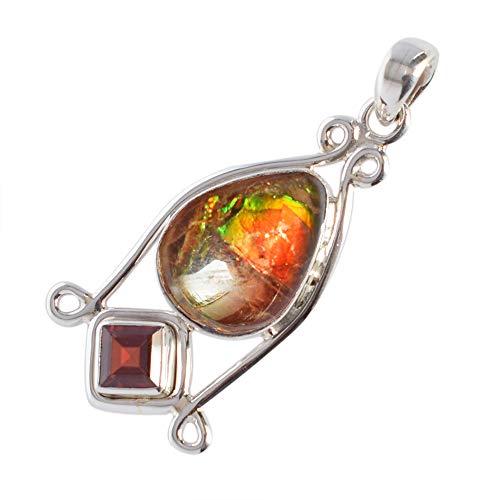 Pendentif ammolite contre les bijoux ternes, argent 925 et grenat jaune