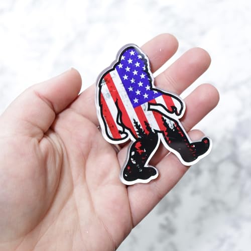 Imán de nevera acrílico Bigfoot con bandera americana miniatura 2
