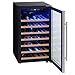 Produktbild PKM Weinkühlschrank Vinothek WKS52A/ 5-18 °C/ 7 Holzeinschübe/ 120L Nutzinhalt/Platz für 52 Flaschen Wein/Soft-Touch Bedienfeld/LED-Beleuchtung/42 dB/ 84x50cm/ schwarz