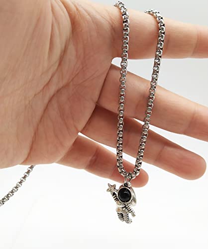 WAINIS 2 Pcs Stainless Steel Couples Necklaces Astronomy Spaceman Matching Couple Necklaces Valentine’s Day for Him Her or Best Friends Jewelry4
