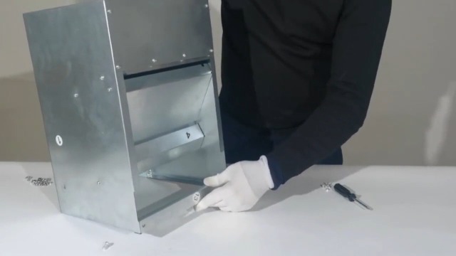 2x Ollewiellan Futterautomat Hühner 5KG Futterspender Futtertrog mit Automatisches Pedal, Hühnerfutter für Geflügel, Wasserdicht und rattensicher 2x Ollewiellan Futterautomat Hühner 5KG Futterspender Futtertrog mit Automatisches Pedal, Hühnerfutter für Geflügel, Wasserdicht und rattensicher