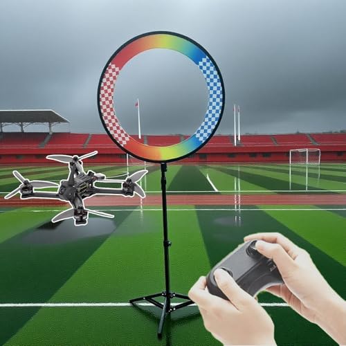 【 Stabile e resistente alle intemperie 】: questa attrezzatura per l'allenamento con drone da corsa è realizzata con robusti pali di supporto in alluminio. La parte inferiore è dotata di una base triangolare, che garantisce stabilità anche in caso di vento forte e condizioni meteorologiche avverse. I cerchi sono rivestiti con un morbido tessuto spruzzato per prevenire efficacemente i danni al drone causati da collisioni.