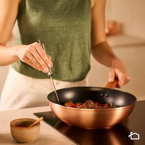 Lagostina Rosé, Wok Antiaderente Ø 28 cm, Rivestimento Titanium, Indicatore di Calore Thermo-Signal, Manico Rivettato, Compatibile con Induzione, Colore Oro Rosa - Immagine 1