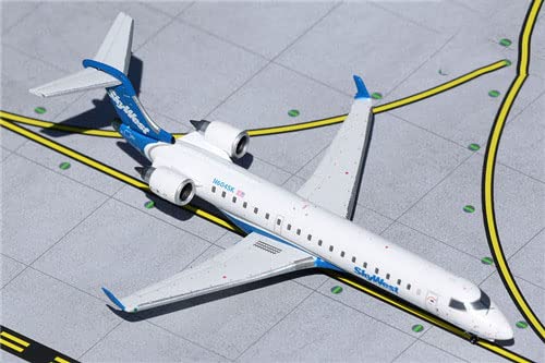 Amazon.com: GeminiJets SkyWest Airlines CRJ-700 N604SK 1/400