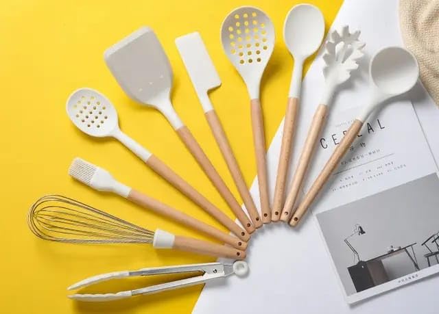 Image of Oren Empower Set of 10 Pcs Silicone Spatula with Wooden Handle for Cooking, Baking & Mixing /Non-Stick Bpa Free /Heat Resistant Item, Non Toxic Silicon Cookware Tools - White