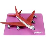TODAS LAS HERRAMIENTAS INCLUIDAS. Para facilitar todo lo posible el proceso de montaje, nuestro juego de puzle de avión incluye todas las herramientas necesarias: una alfombrilla de silicona, un pincel para pegamento con una placa engomada y el propio pegamento, así como una regla y un par de pinzas. En el resultado final del puzle de avión no se necesitan partes de plástico o de goma para que disfrute al máximo de su juguete de papel.