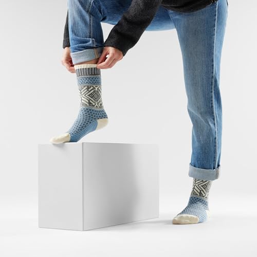 Smartwool Women's Everyday Cozy Popcorn Snowflake Crew Socks2