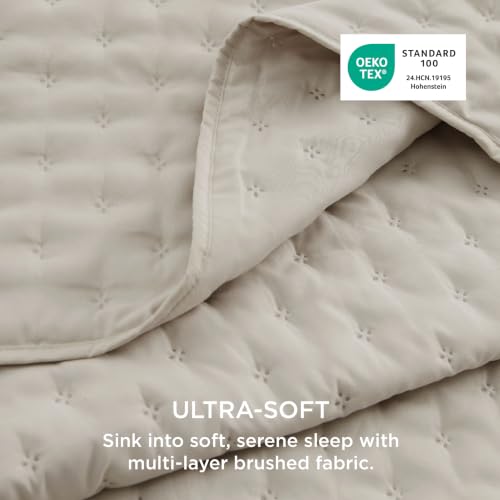 Image of Bedsure Quilts Queen Size - Linen Bedspread Queen Size & Lightweight Comforter, Modern Farmhouse Coverlet with Clover Pattern, Ultra Soft All-Season Bedding, 90 x 96 Inches