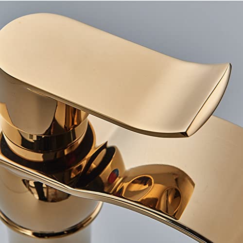 Robinet de salle de bain cascade en or pour un design moderne et chic