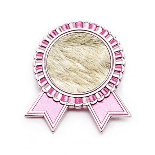 Broche en fourrure lisse argentée et métal noble motif plumes