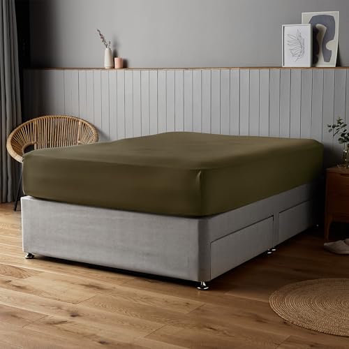 Silentnight Supersoft Fitted Sheet - Cosy & Comfortable Delicate Touch - Luxurious Easy Care Microfibre with Elasticated Corners - Stylish & Modern Mattress Fitted Sheet, Double Bed, Olive Green
