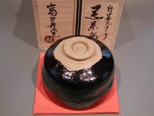Amazon.co.jp: 茶道具 黒楽茶碗 白幕ぐすり M6、 高台寺窯作 : ホーム