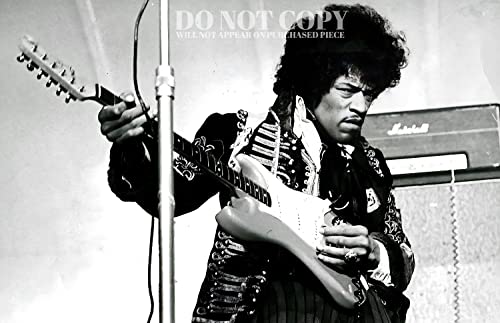 Idée cadeau rock : photo Jimi Hendrix 28 x 43 cm pour fans de guitare et de musique américaine