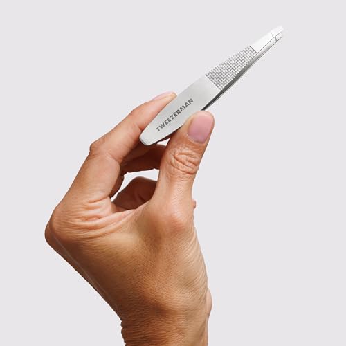 Tweezerman Wide Grip Slant Tweezer by Tweezerman - Image 2
