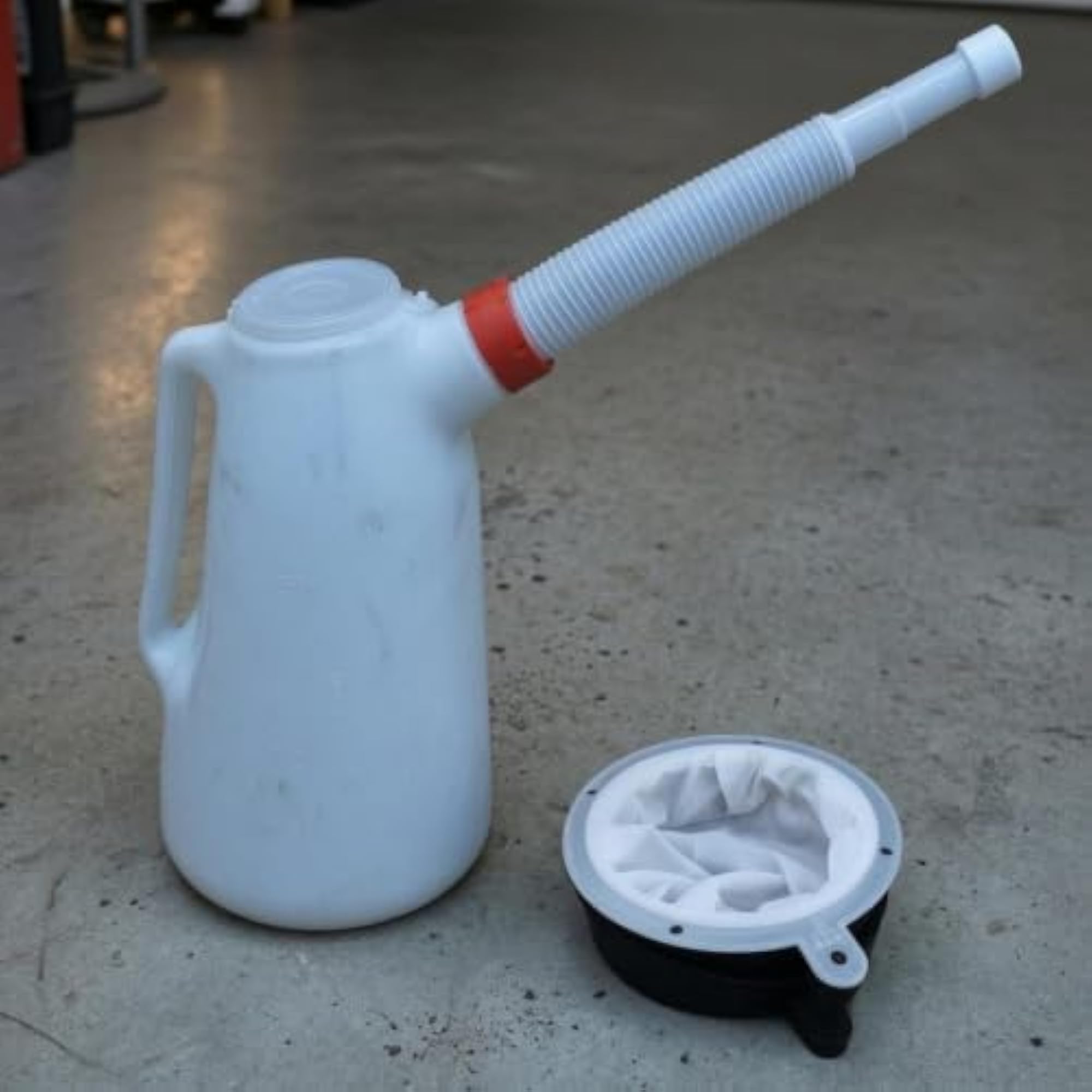 Dustproof Cap Oil Dispensing Jug, 1.2L with Mesh Filter
