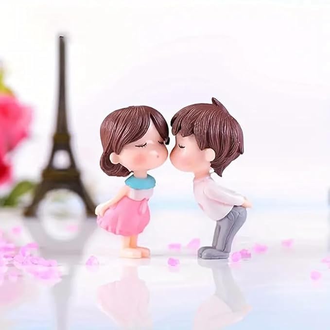 Party 24x7 Miniature Romantic Love Kissing Couple Statue Valentines Day Decoration Items for Valentines Day Gift for Girlfriend and Boyfriend, Husband Wife (Multi, Resin, 5 Centimeter)