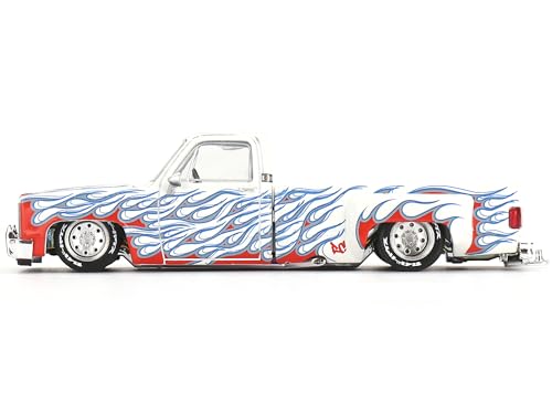 Chevrolet Silverado Dually on Fire V2 Mini GT 1:64 miniatura 3