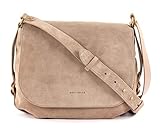 Diese COCCINELLE Tasche überzeugt mit ihrer hochwertigen Qualität und ihrer tollen Verarbeitung. Das schöne schlichte Design der Schultertasche eignet sich für jedes Outfit und lässt sich auch hervorragend als Umhängetasche tragen. Maße: 30 x 23 x 11 cm