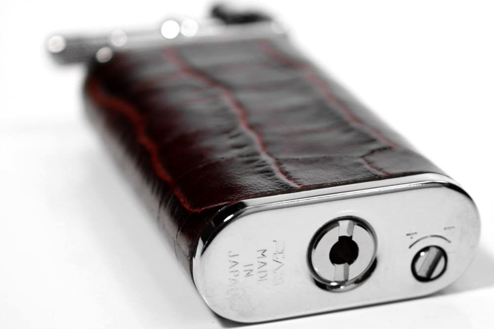 Pearl Stanley 72927-70 Briquet à pipe en cuir de vachette gaufré 67 g 65 x 32 x 13 mm 4 g gaz Réservoir à gaz en laiton Flamme oblique Fabriqué au Japon
