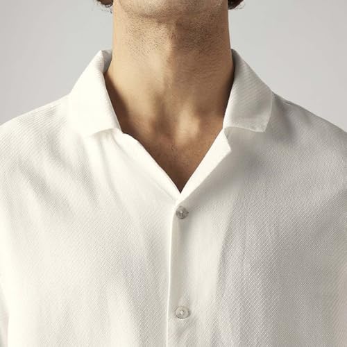 Image of Levi's Men's Solid Relaxed Fit Shirt White