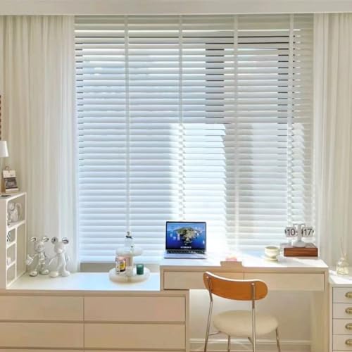 Białe drewniane żaluzje weneckie - filtrowanie światła, poziome, rolety okienne do wnętrz, biura, kuchni, na patio, 60 x 130 cm, eleganckie i funkcjonalne