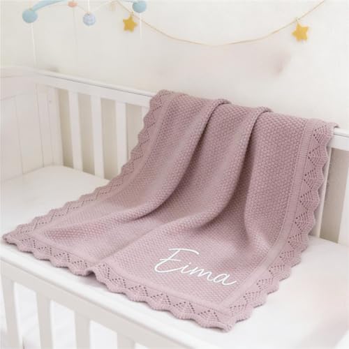 Couverture de bébé brodée avec nom : le cadeau de naissance idéal