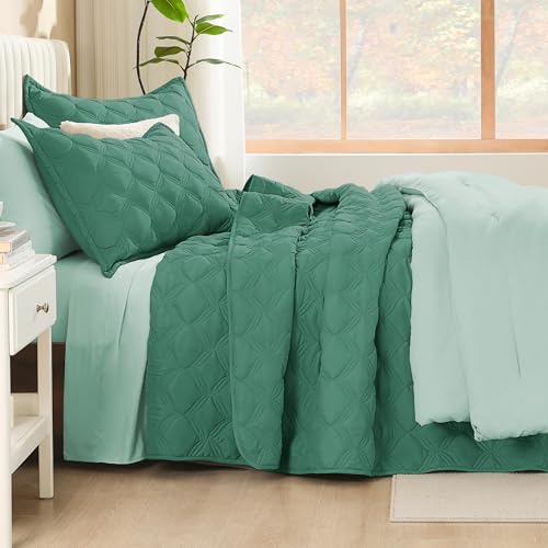 Image of Litanika Queen Quilt Bedding Set, Haze Green Summer Lightweight Soft Comforter Bedspreads & Coverlets, Boho Farmhouse Bedding Cover Bed Decor All Season, 3 Pieces (1 Quilt, 2 Pillowcases)