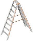 layher Stehleiter mit bequemen, breiten Stufen. Die beiden oberen Stufen bilden eine Plattform
