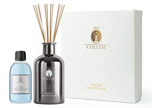 IT【 COLLESI HOME FRAGRANCE 】Nata dal dinamismo di Giuseppe, l'intera linea, dai profumi ai diffusori, è il racconto olfattivo del suo mondo. Cuore e linfa del nuovo marchio è il legame indissolubile con il padre, distillatore di talento. Il progetto olfattivo è semplice: utilizzare il know-how del distillatore per creare fragranze capaci di evocare ricordi preziosi e offrire suggestioni uniche per impreziosire gli spazi della casa. 100% Made in Italy