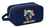 funda mario bros nintendo switch ESPACIOSO Y LIGERO: Tirador en el cursor para facilitar su apertura. Costuras reforzadas. Asa de mano en el lateral. Medidas: 290 x 140 x 150 mm. Capacidad 6 L. Peso 0.1 Kg