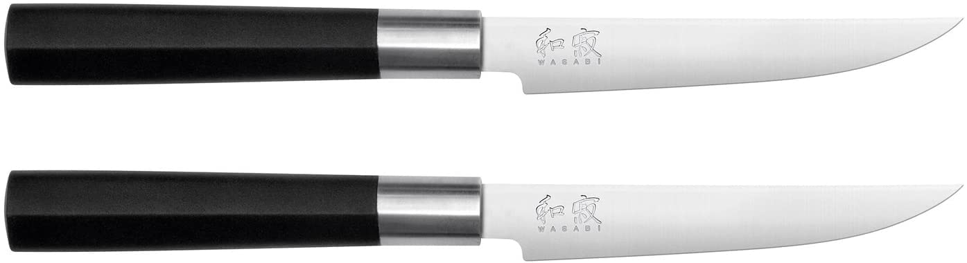 KAI Wasabi Black Steakmesser 67S-400 12cm - Angebotsset 4-teilig - Die erste Wahl für Steakliebhaber & Profi-Köche + 100% handgefertigtes Schneidebrett Unikat aus Eiche 30x22cm