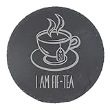 Untersetzer aus Schiefer mit Gravur 'I Am Fif-Tea', Geschenk zum 50. Geburtstag, Geschenk für Damen oder Herren, geätztes Naturschiefer-Tischset (runder Schiefer-Untersetzer)