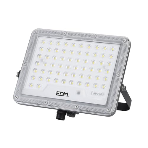 Foco proyector solar Slim EDM 400W para mantener tus terrazas iluminadas 2