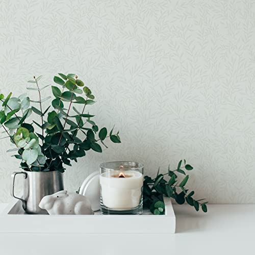 Papier peint intissé floral vert et blanc pour un salon style nature moderne