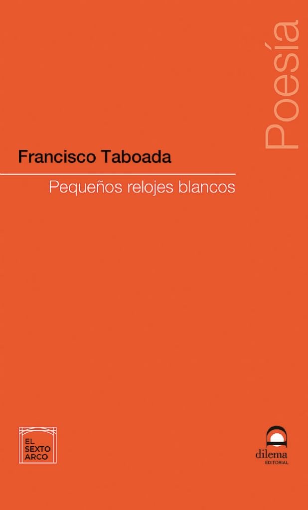 Pequeños relojes blancos