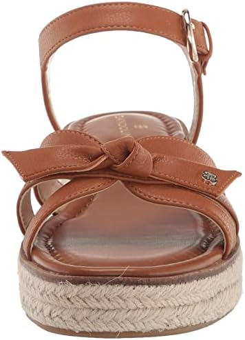 Bandolino Women's Petty Wedge Sandal, Saddle, 9.5 | Image 1