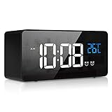 ⏰【5,7-Zoll Multifunktionale Digitaler Wecker】- Großes Display mit Uhrzeit, Alarmen, ℃ / ℉ Temperatur, 12H / 24H Zeitmodi und Anzeige für schwache Batterie. Der LED-Bildschirm leuchtet auf, wenn er den Ton erkennt oder wenn Sie ihn berühren.Unser Wecker verfügt über ein 5,7-Zoll-großes LED-Spiegeldisplay, das das Ablesen erleichtert. Diese Premium-Digitaluhr ist aufgrund ihrer Einfachheit einer der besten Wecker für Schlafzimmer.